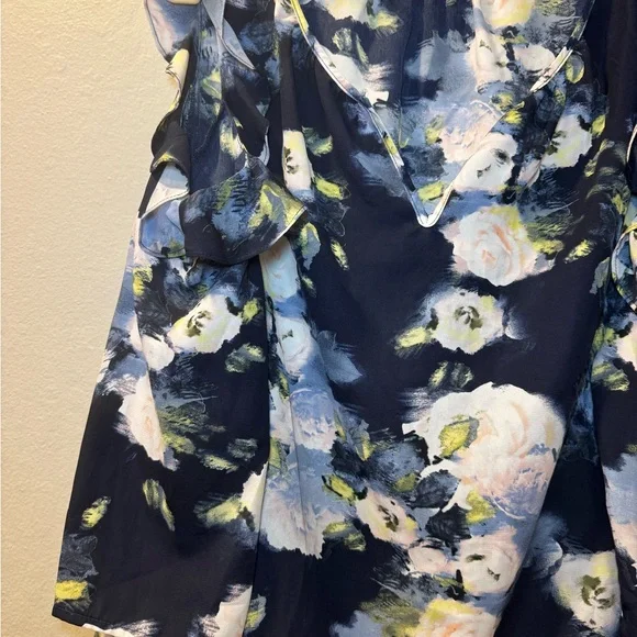 Gibson Navy Floral Ruffle Sleeve Blouse with White Roses - Picture 3 of 12